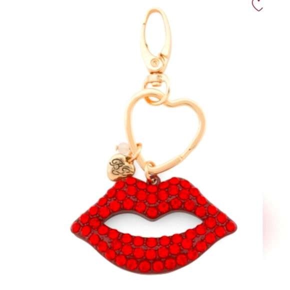 🔹️Betsey Johnson 🔹️Red Crystal Lips Key Chain Key Fob - Picture 1 of 2